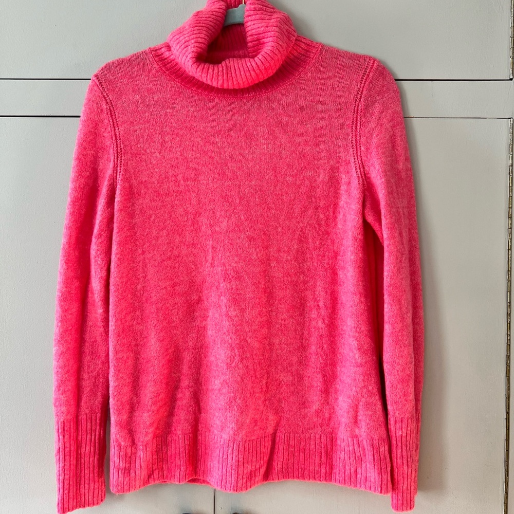 Super COZY, WARM turtleneck.